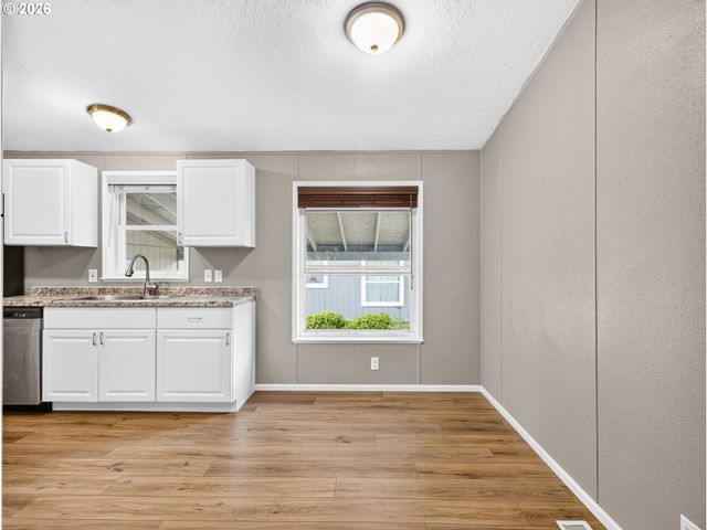 23077 Sw MAIN St 30, Sherwood, OR 97140