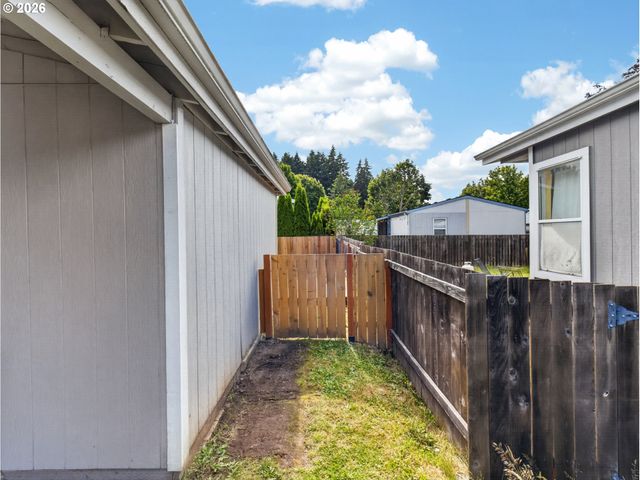 23077 Sw MAIN St 30, Sherwood, OR 97140