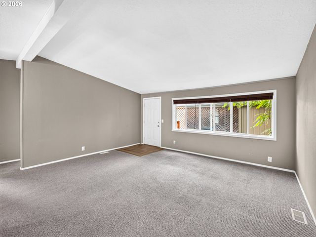 23077 Sw MAIN St 30, Sherwood, OR 97140