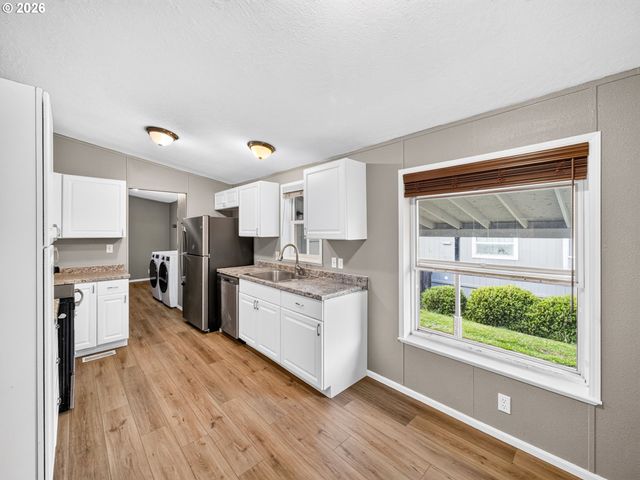 23077 Sw MAIN St 30, Sherwood, OR 97140