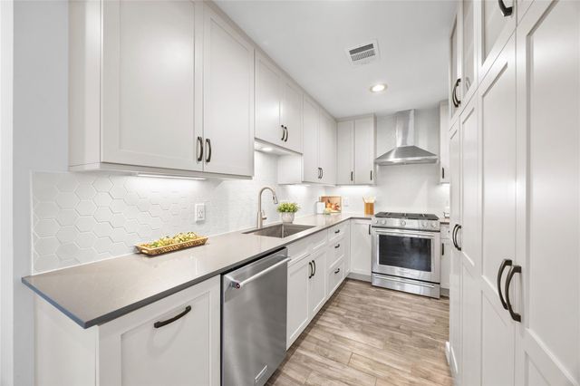 9710 Curlew DR, Austin, TX 78748