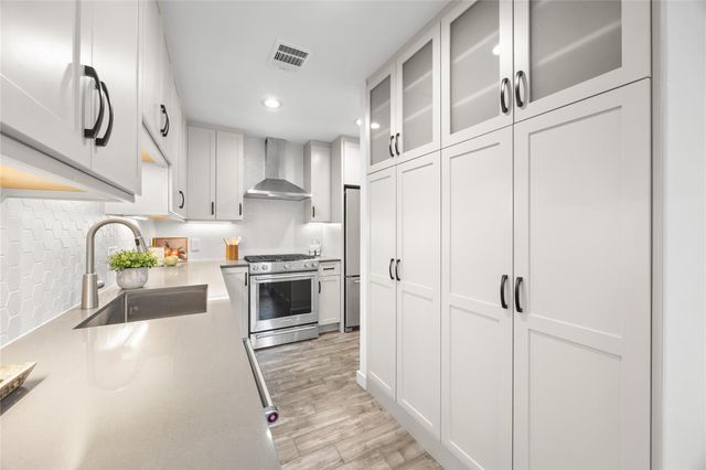 9710 Curlew DR, Austin, TX 78748