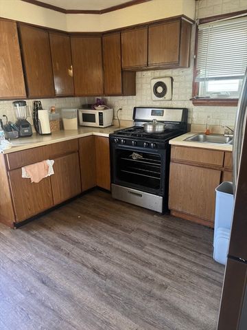 186 Fountain St, Fall River, MA 02721