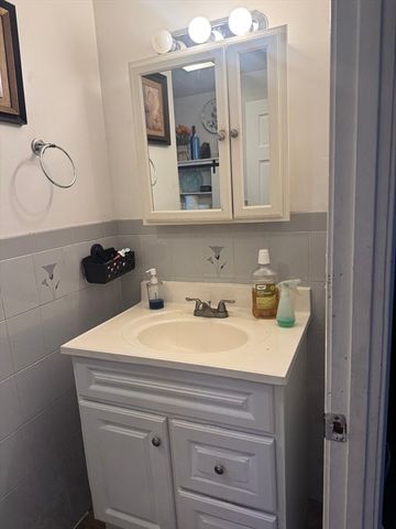 186 Fountain St, Fall River, MA 02721