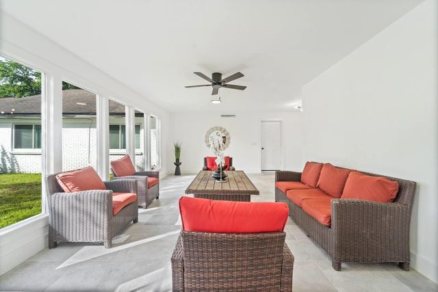 1206 Timber Lane, Friendswood, TX 77546