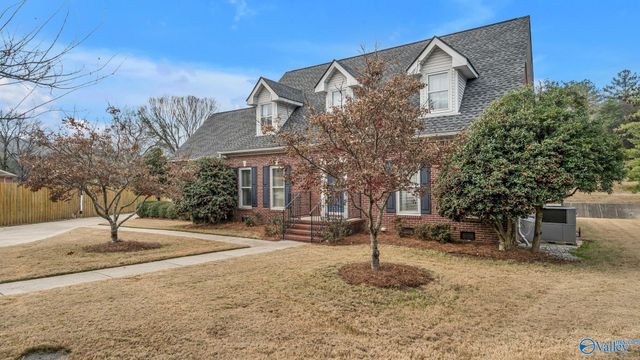 1700 Creek Bend Circle, Huntsville, AL 35802