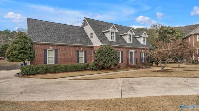 1700 Creek Bend Circle, Huntsville, AL 35802