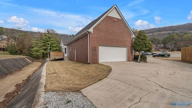 1700 Creek Bend Circle, Huntsville, AL 35802