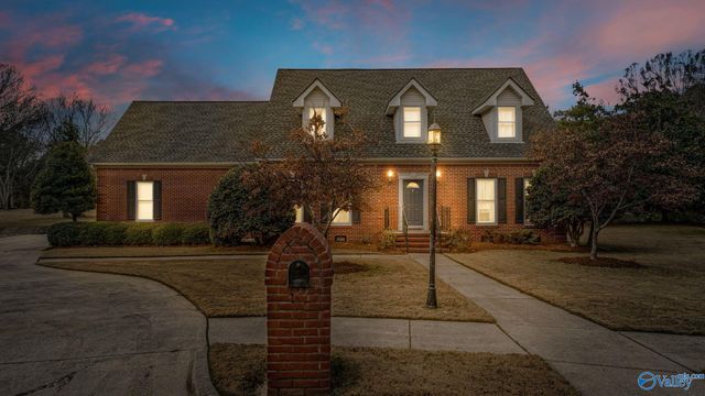 1700 Creek Bend Circle, Huntsville, AL 35802