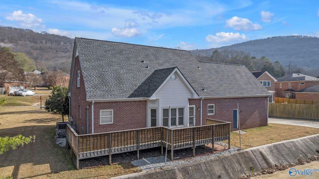 1700 Creek Bend Circle, Huntsville, AL 35802