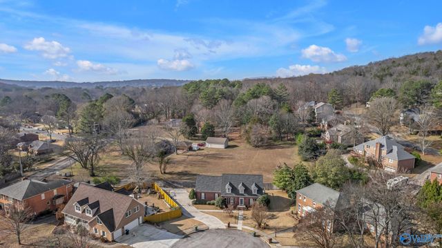 1700 Creek Bend Circle, Huntsville, AL 35802