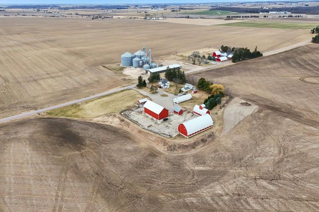 W7900 Meek Road, Arlington, WI 53911