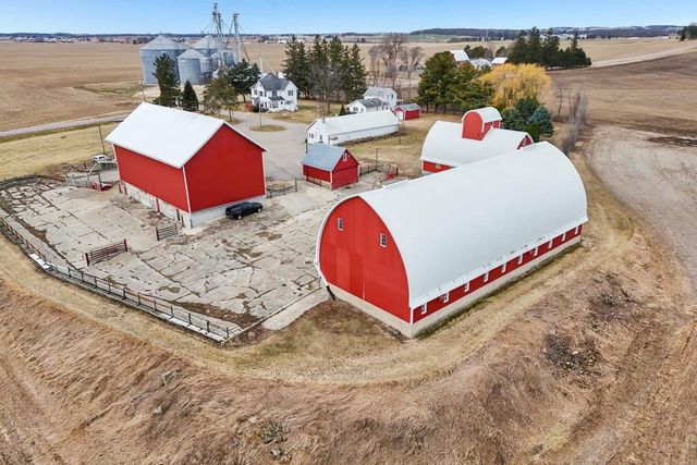 W7900 Meek Road, Arlington, WI 53911