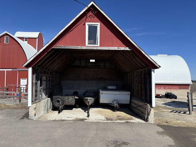 W7900 Meek Road, Arlington, WI 53911