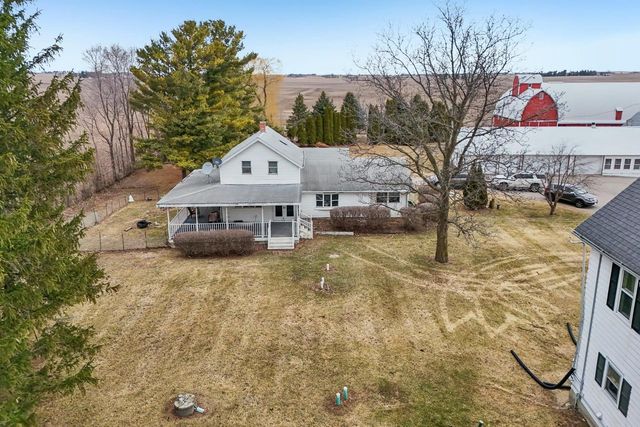 W7900 Meek Road, Arlington, WI 53911