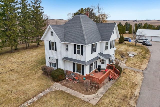 W7900 Meek Road, Arlington, WI 53911
