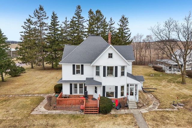 W7900 Meek Road, Arlington, WI 53911
