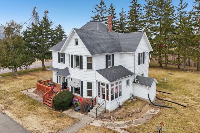 W7900 Meek Road, Arlington, WI 53911