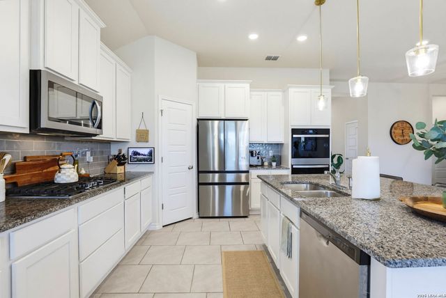 1711 Dunvegan Park, Bulverde, TX 78163
