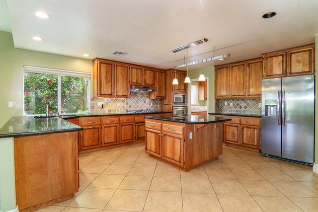 11939 Old Eureka Way, Gold River, CA 95670