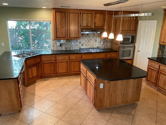 11939 Old Eureka Way, Gold River, CA 95670