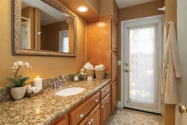 11939 Old Eureka Way, Gold River, CA 95670