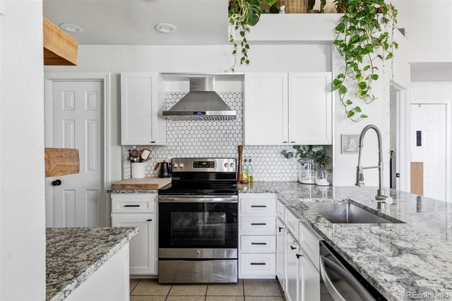 888 S Reed Court B, Lakewood, CO 80226