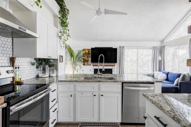 888 S Reed Court B, Lakewood, CO 80226