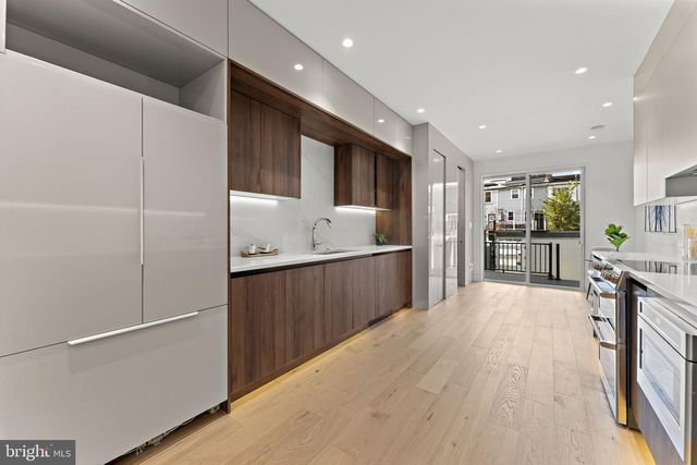 1016 5TH ST NE, Washington, DC 20002