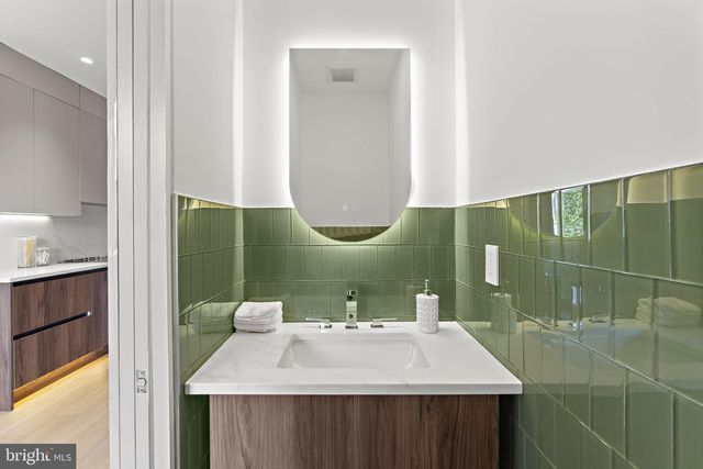 1016 5TH ST NE, Washington, DC 20002