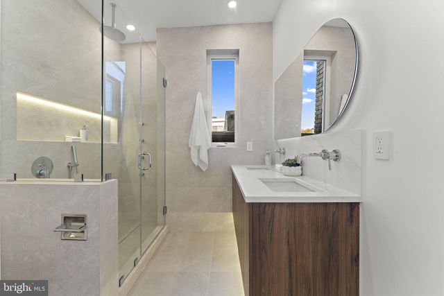 1016 5TH ST NE, Washington, DC 20002