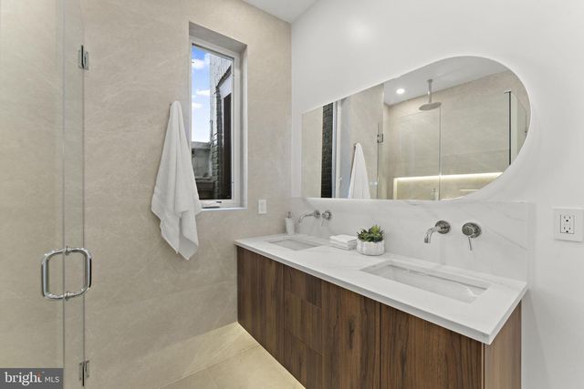 1016 5TH ST NE, Washington, DC 20002