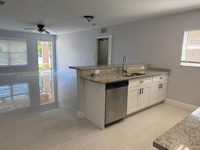 2713 NW 6th St, Pompano Beach, FL 33069