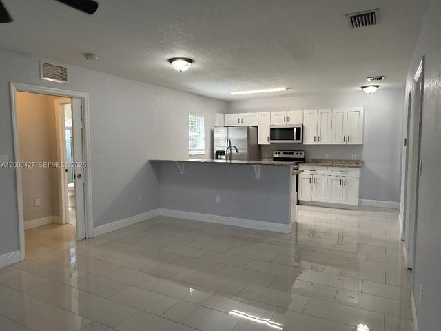 2713 NW 6th St, Pompano Beach, FL 33069
