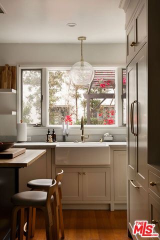 127 N Gower Street, Los Angeles, CA 90004