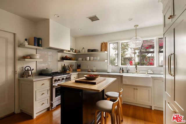 127 N Gower Street, Los Angeles, CA 90004