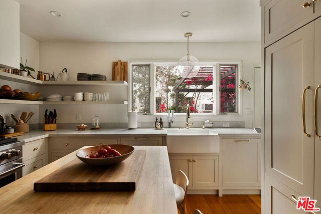 127 N Gower Street, Los Angeles, CA 90004
