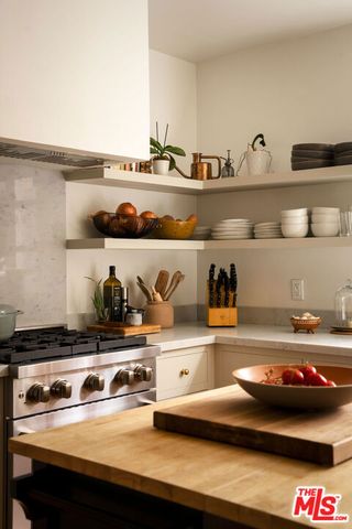 127 N Gower Street, Los Angeles, CA 90004