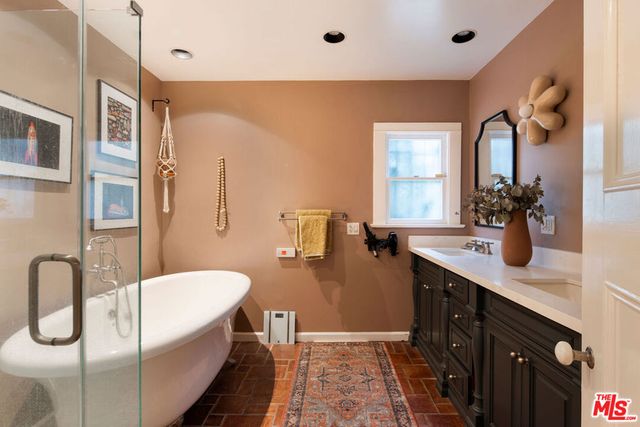 127 N Gower Street, Los Angeles, CA 90004