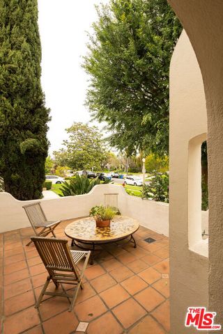 127 N Gower Street, Los Angeles, CA 90004