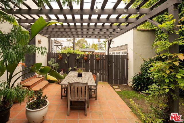 127 N Gower Street, Los Angeles, CA 90004