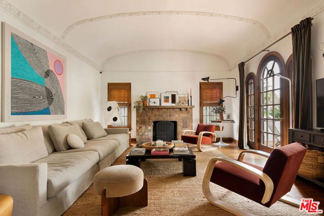 127 N Gower Street, Los Angeles, CA 90004