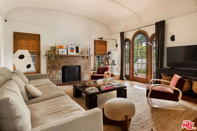 127 N Gower Street, Los Angeles, CA 90004