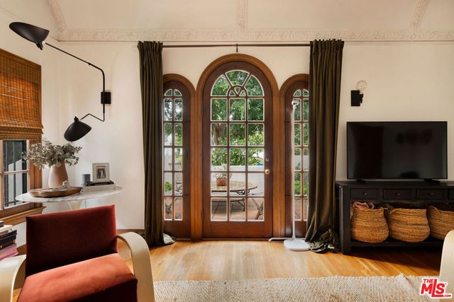 127 N Gower Street, Los Angeles, CA 90004