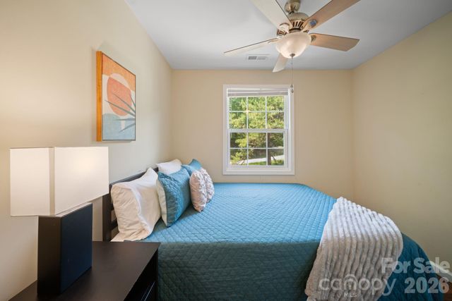 7 Apple Lane, Asheville, NC 28804