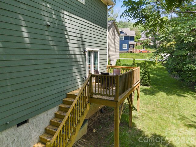 7 Apple Lane, Asheville, NC 28804