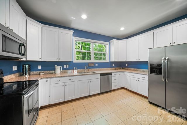 7 Apple Lane, Asheville, NC 28804