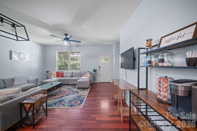 7 Apple Lane, Asheville, NC 28804