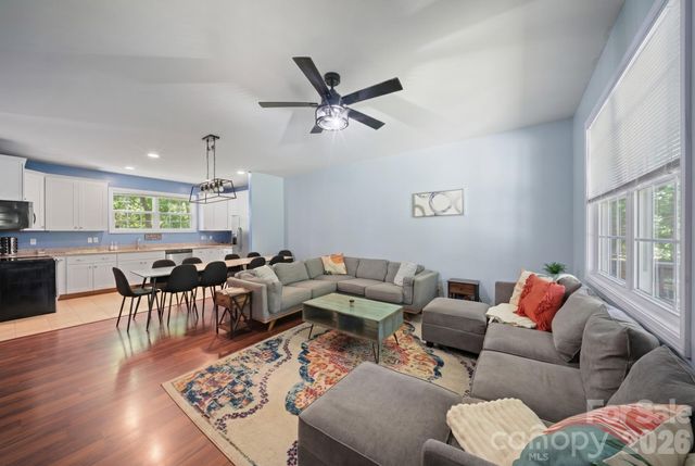7 Apple Lane, Asheville, NC 28804