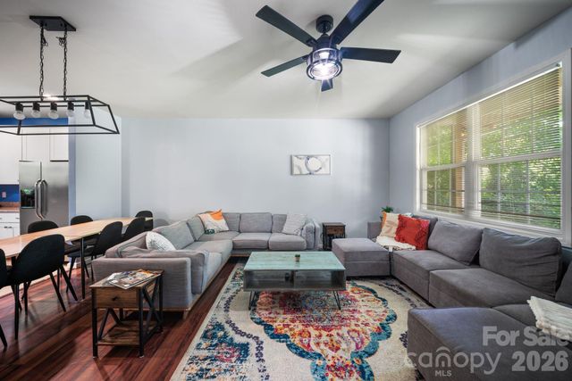 7 Apple Lane, Asheville, NC 28804